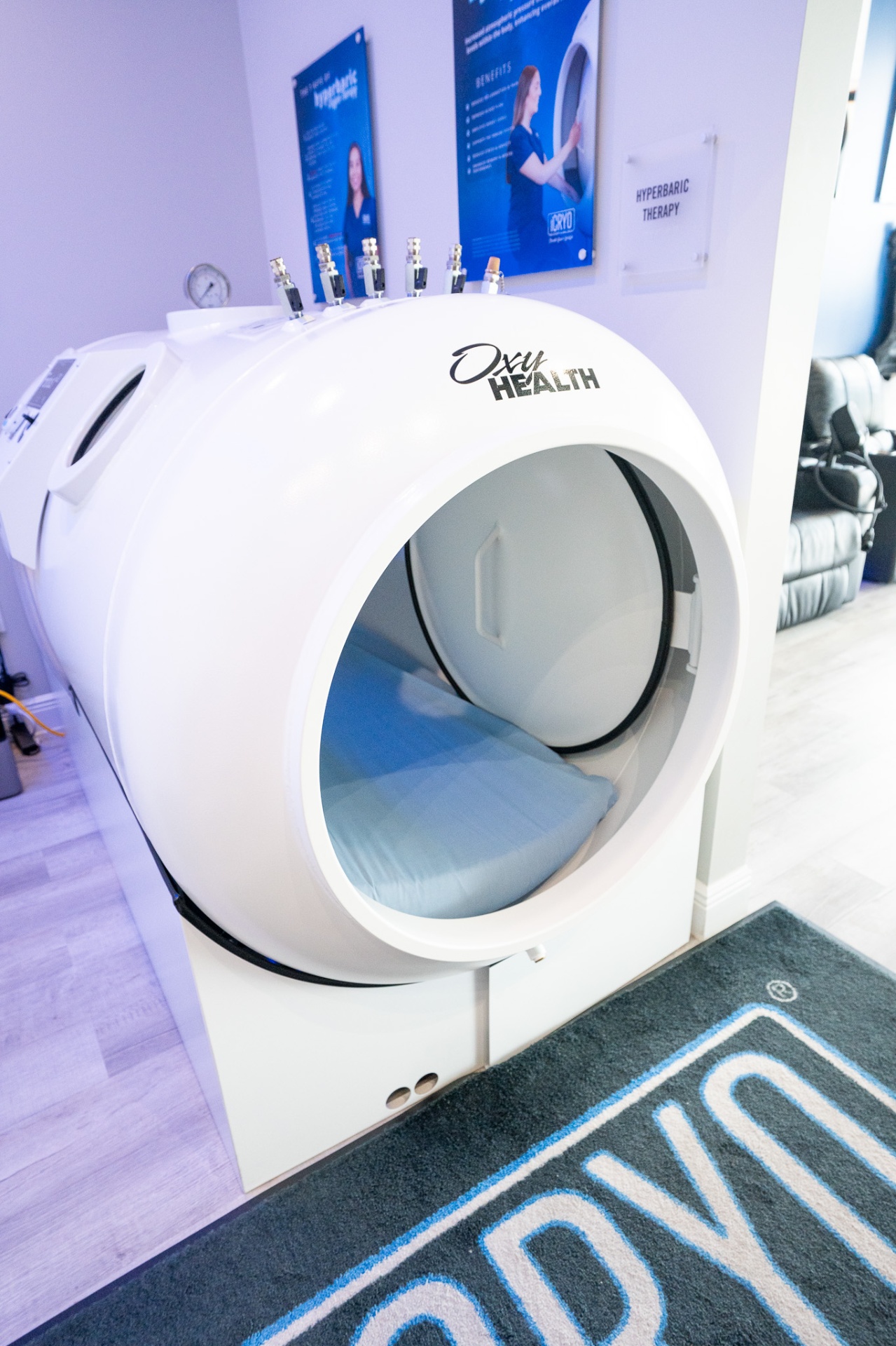 Guest preparing the OxyHealth Fortius 420 hyperbaric chamber