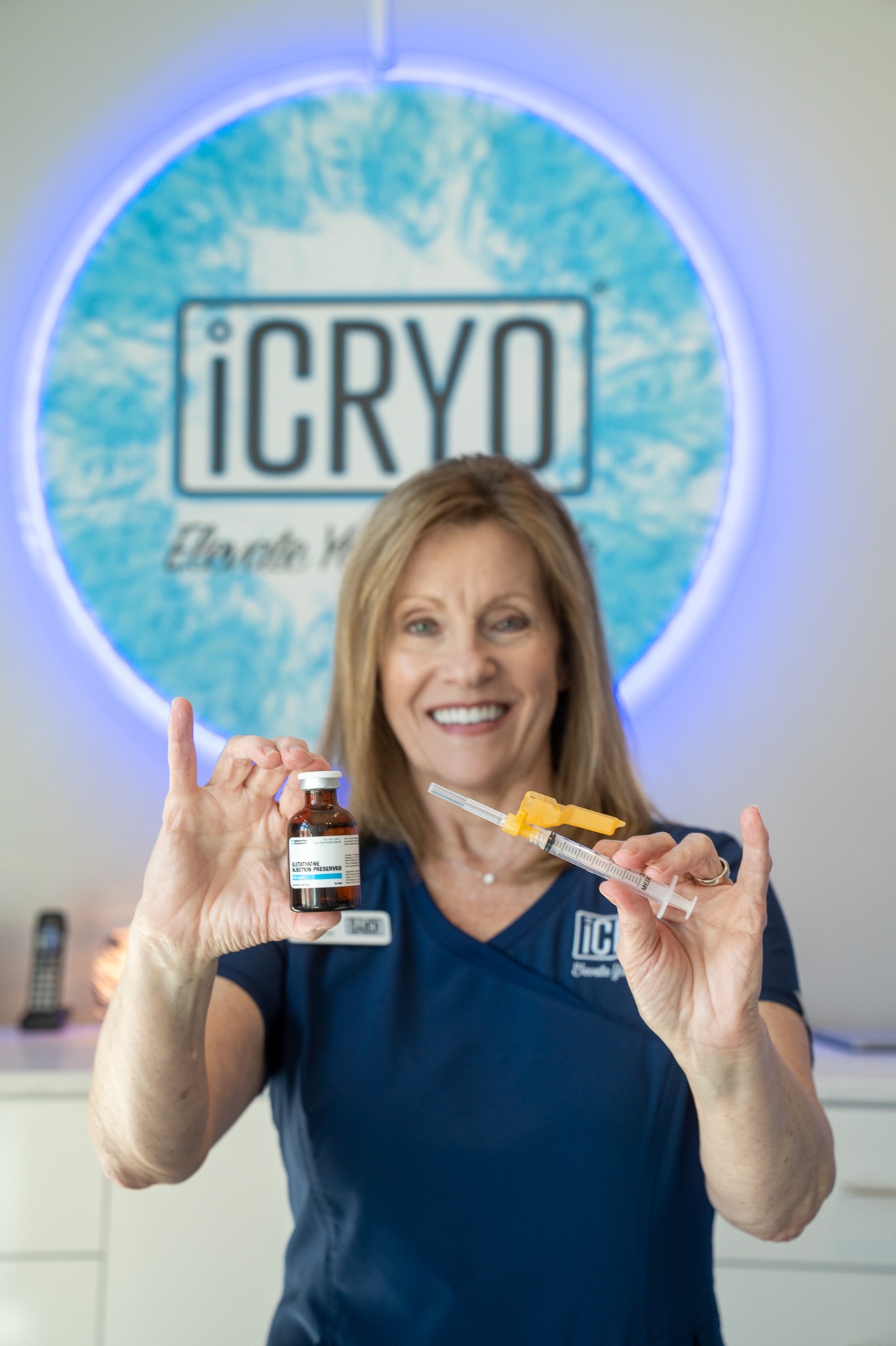 iCRYO South Jordan registered nurse holding glutathione IM shot vial and syringe