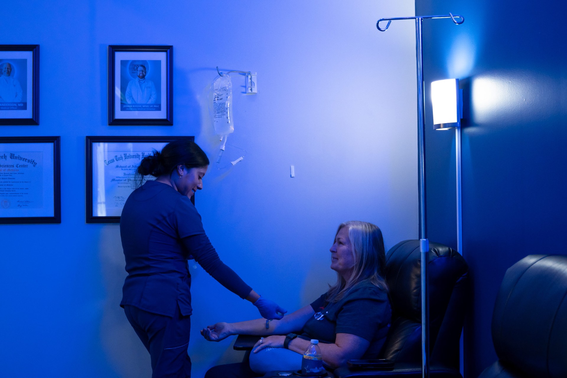 iCRYO South Jordan guest receiving NAD+ therapy with RN supervision