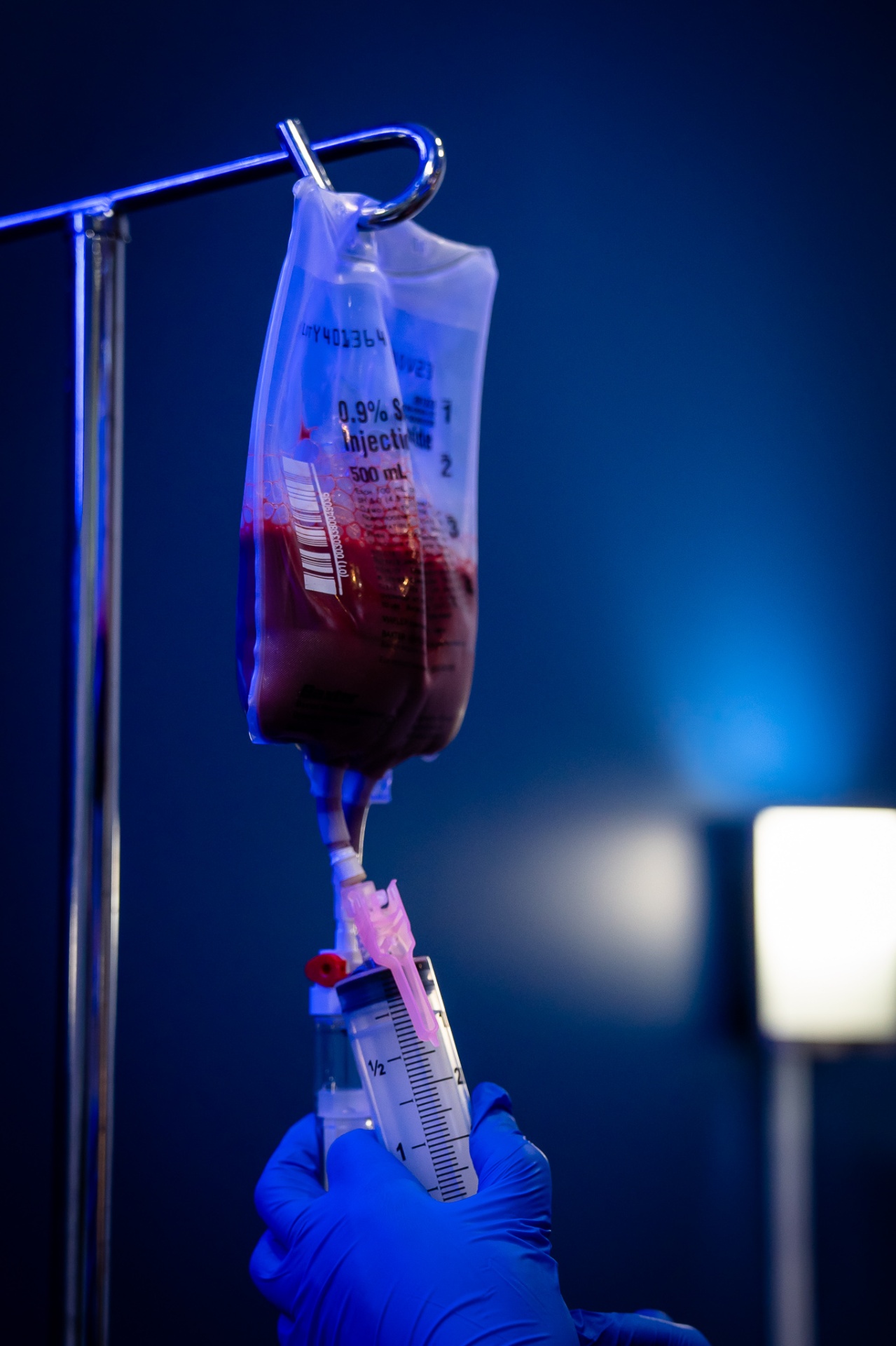 iCRYO South Jordan RN preparing an ozone UV IV reinfusion