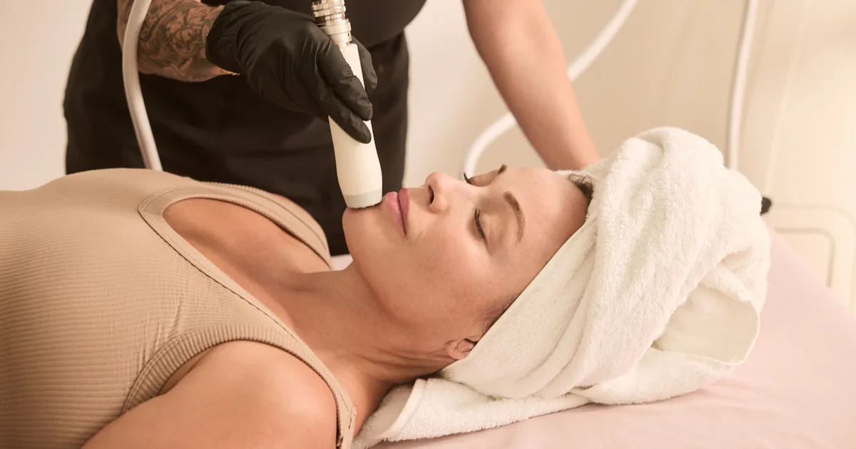 Client receiving T-Shape 2 skin tightening treatment on the abdomen at iCRYO South Jordan